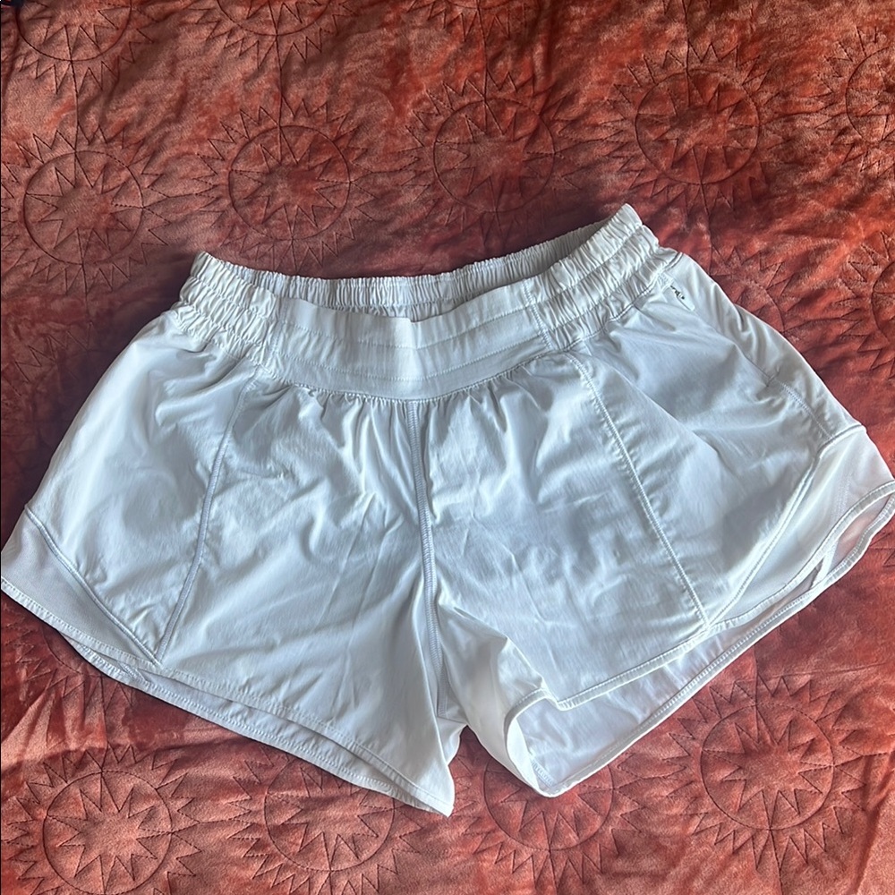 Lululemon White size 6 Hotty Hot Shorts